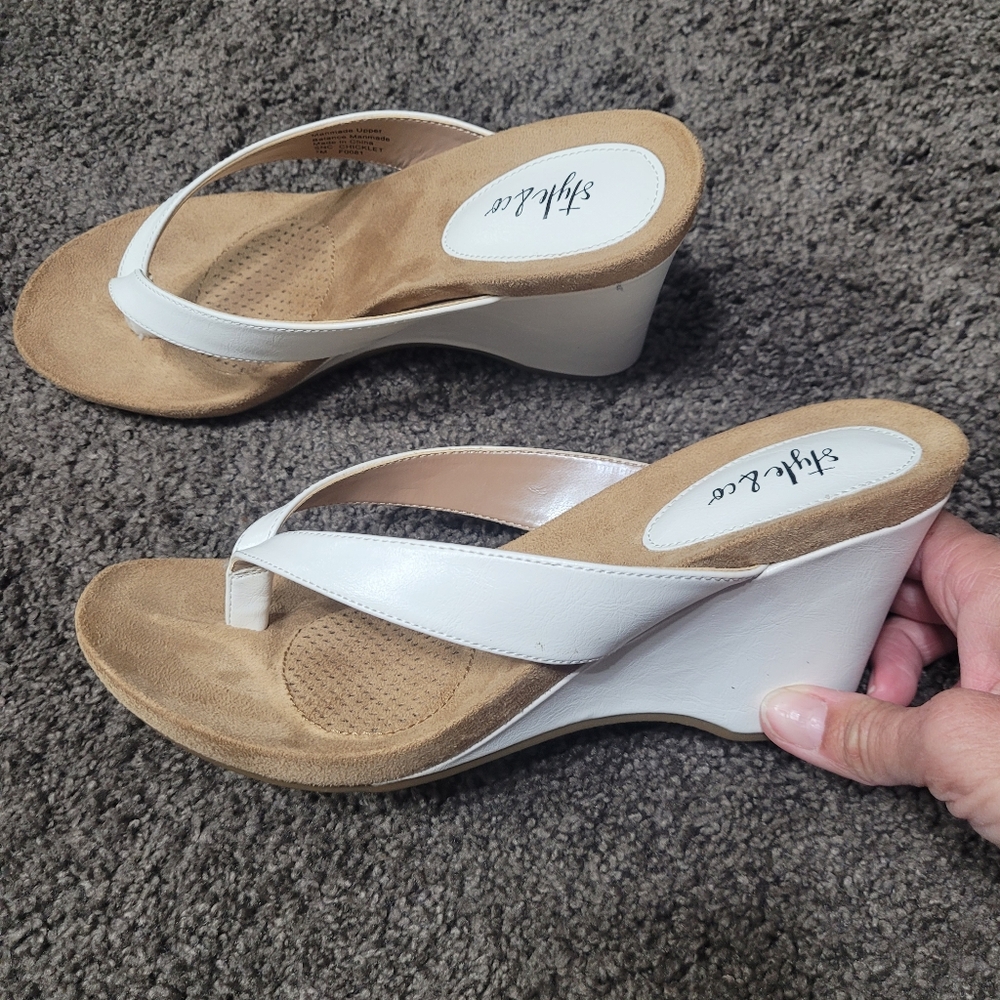 Style & Co White Wedge size 7